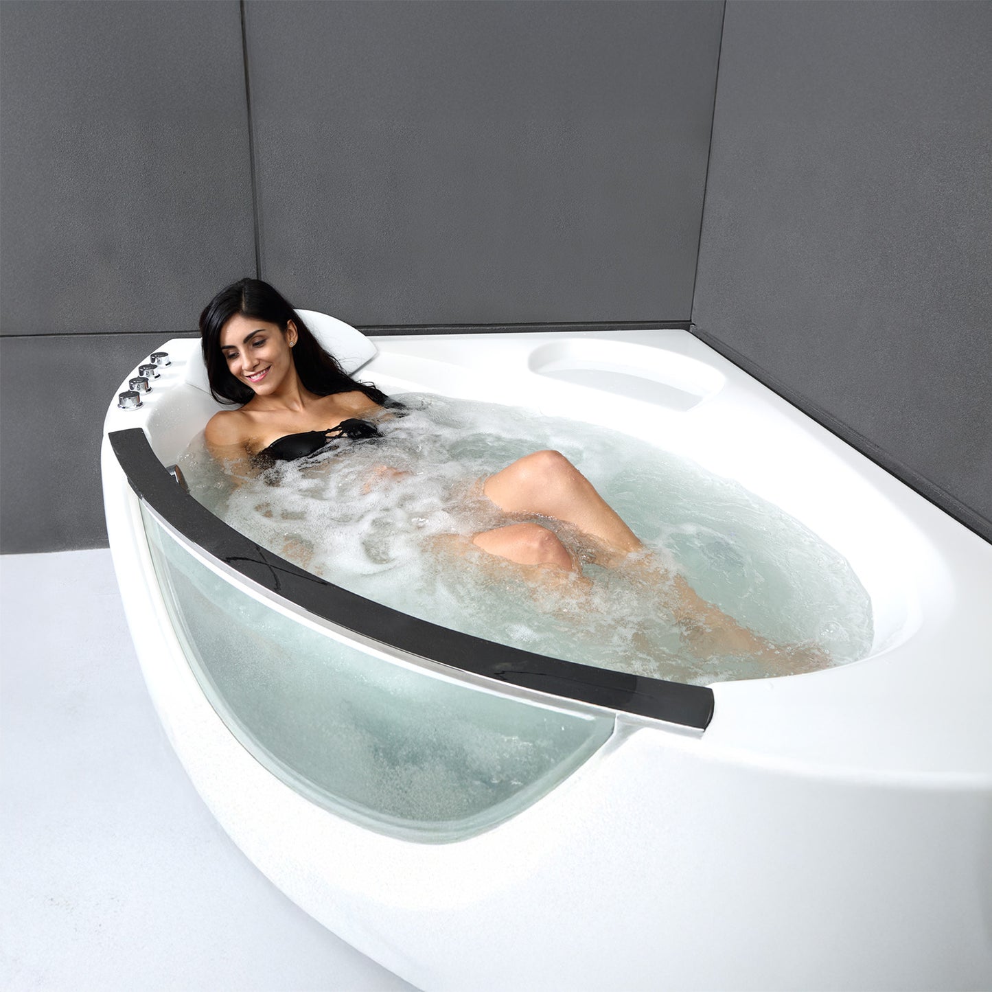 Baignoire balnéo semi-îlot d’angle asymétrique avec hublot Samsara Spalina – vue produit
