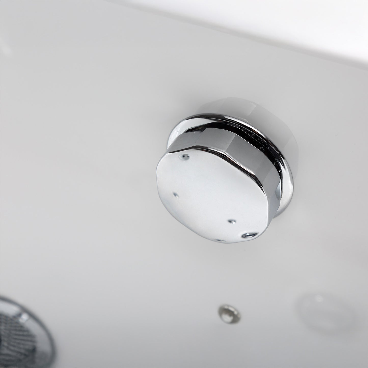 Baignoire balnéo semi-îlot d’angle asymétrique avec hublot Samsara Spalina – vue produit