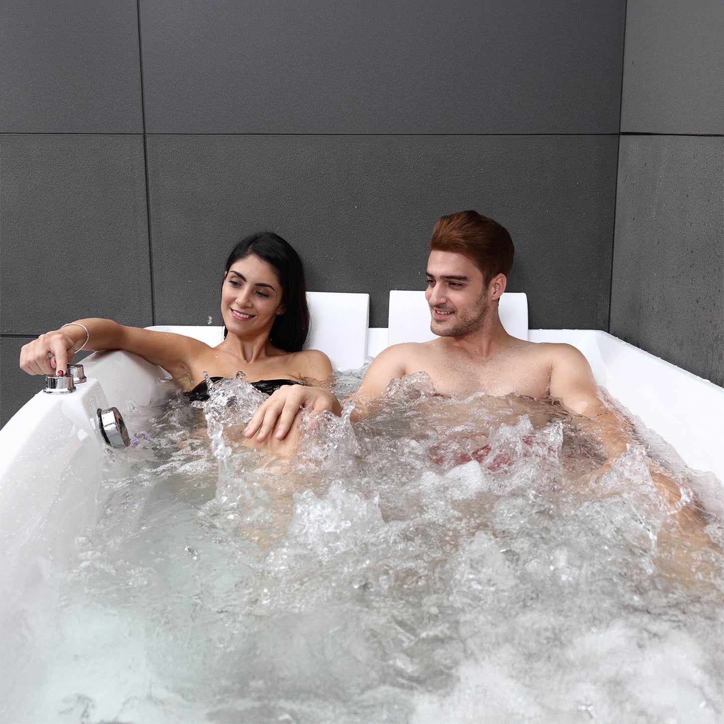 Baignoire balnéo semi-îlot murale d’angle asymétrique Sangha Spalina version gauche – vue produit