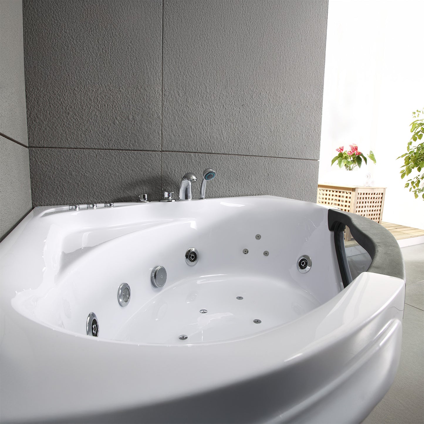 Baignoire balnéo d’angle avec hublot noire et blanche 135 cm Tasmanie Jets / Glass-sided whirlpool bathtub black and white 135 cm Tasmanie Jets / Bañera de hidromasaje esquinera con ojo de buey blanco y negro 135 cm Tasmanie Jets / Vasca idrodromassaggio angolare con oblò bianco e nero 135 cm Tasmanie Jets / Bubbelbad met patrijspoort zwart en wit 135 cm Tasmanie Jets
