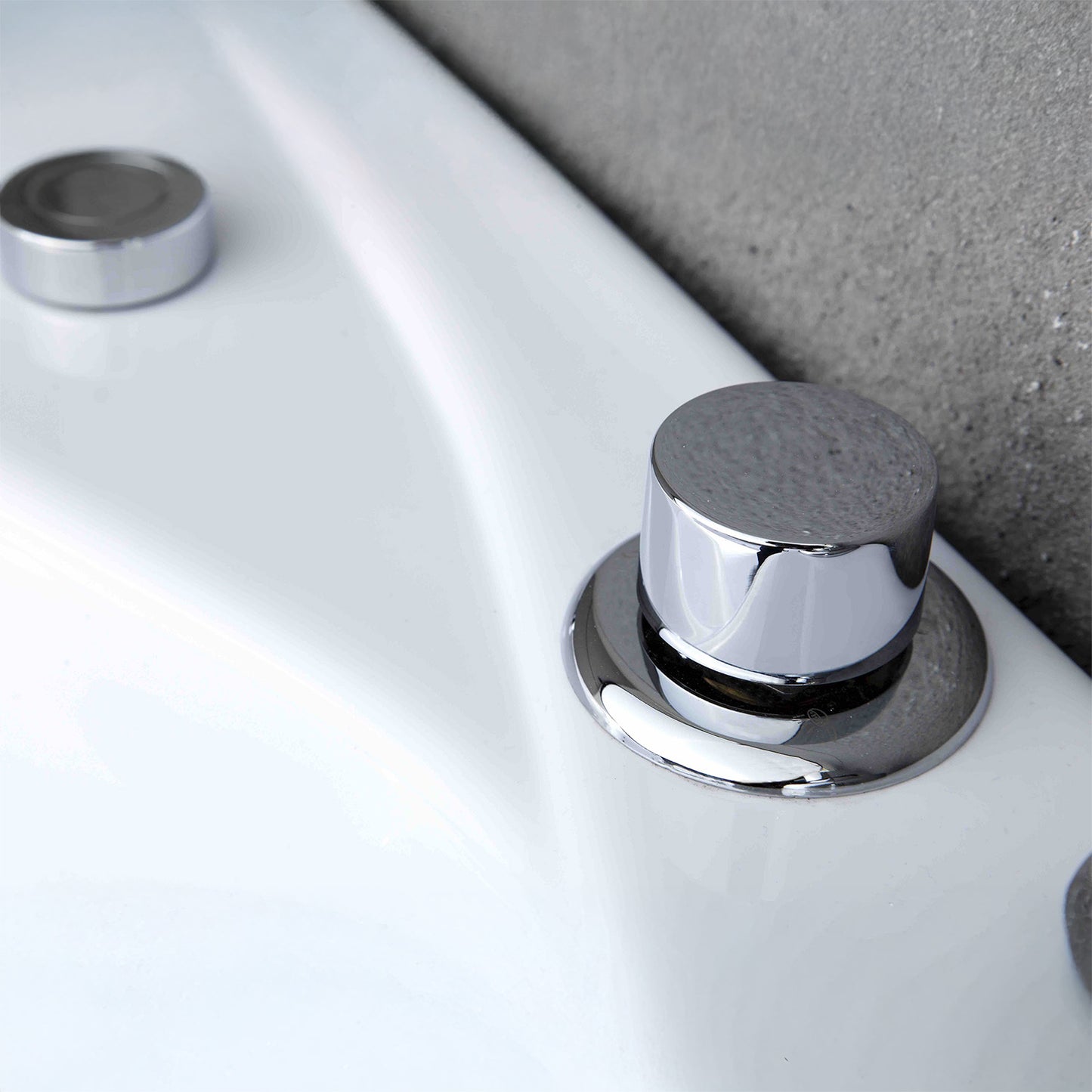 Baignoire balnéo d’angle avec hublot noire et blanche 135 cm Tasmanie Jets / Glass-sided whirlpool bathtub black and white 135 cm Tasmanie Jets / Bañera de hidromasaje esquinera con ojo de buey blanco y negro 135 cm Tasmanie Jets / Vasca idrodromassaggio angolare con oblò bianco e nero 135 cm Tasmanie Jets / Bubbelbad met patrijspoort zwart en wit 135 cm Tasmanie Jets