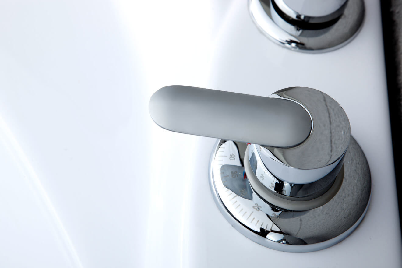 Baignoire Balnéo hublot TASMANIE WHITE Jets reconditionnée