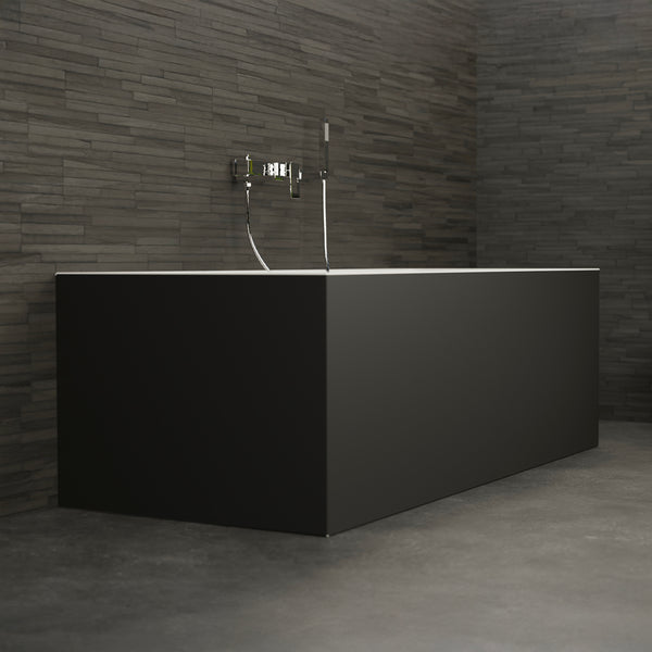Baignoire semi-îlot murale rectangulaire noire 170 cm Cobalt / Rectangular back to wall half-freestanding black bathtub 170 cm Cobalt / Bañera semi-exenta mural negro 170 cm Cobalt / Vasca freestanding a parete destra nera 170 cm Cobalt / Rechthoekig vrijstaand bad zwart 170 cm Cobalt 