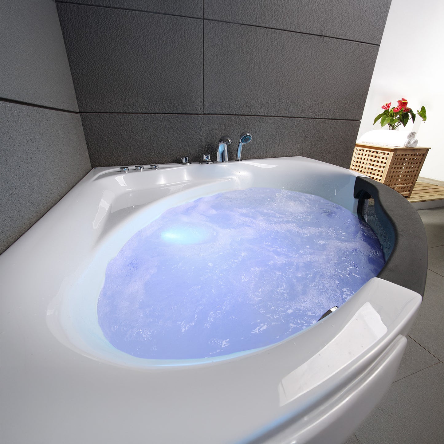 Baignoire balnéo d’angle avec hublot noire et blanche 135 cm Tasmanie Jets / Glass-sided whirlpool bathtub black and white 135 cm Tasmanie Jets / Bañera de hidromasaje esquinera con ojo de buey blanco y negro 135 cm Tasmanie Jets / Vasca idrodromassaggio angolare con oblò bianco e nero 135 cm Tasmanie Jets / Bubbelbad met patrijspoort zwart en wit 135 cm Tasmanie Jets